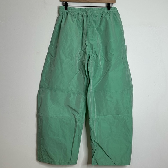 NWT Urban Outfitters Women’s Mae Nylon Wide-Leg Pant Size Medium - Picture 5 of 14